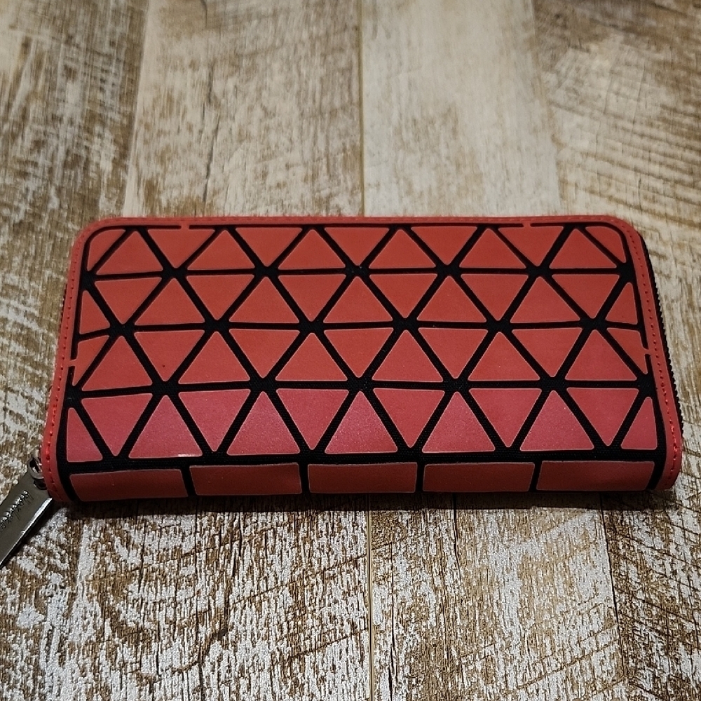 Geometric Red Wallet - Picture 3 of 6